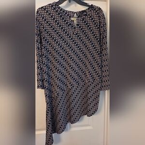 New Directions Geometric Black and White Blouse